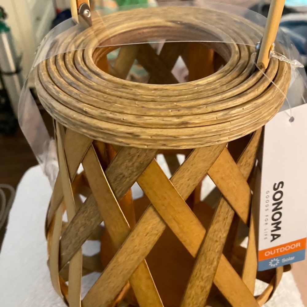 Sonoma outdoor solar lantern